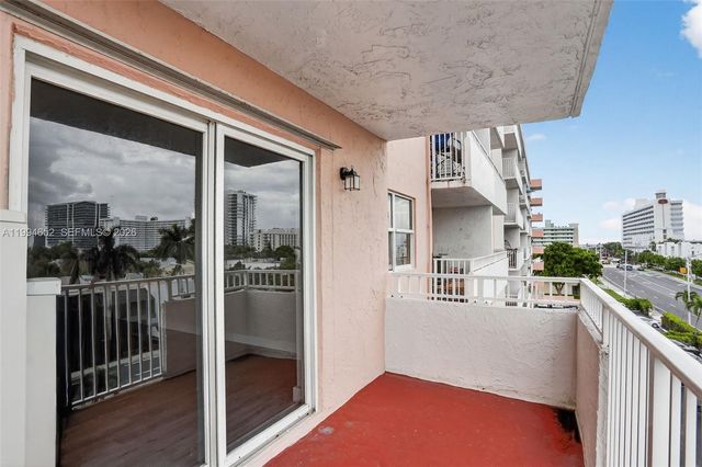 3201 NE 14th St Cswy 501, Pompano Beach, FL 33062