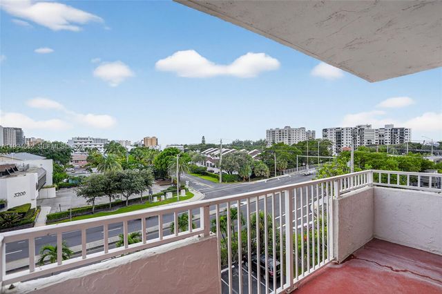 3201 NE 14th St Cswy 501, Pompano Beach, FL 33062