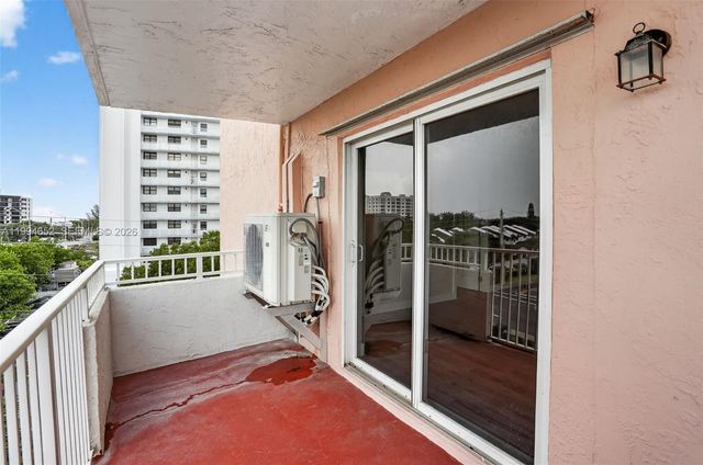 3201 NE 14th St Cswy 501, Pompano Beach, FL 33062
