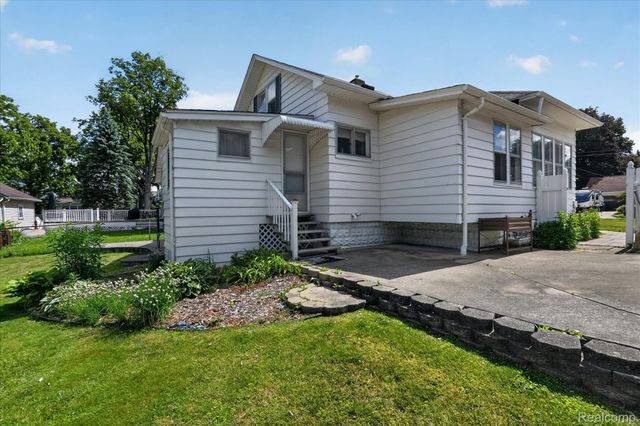 410 S Center Street, Howell, MI 48843