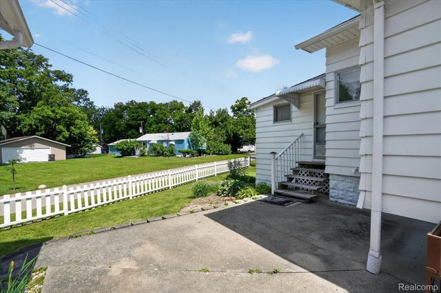 410 S Center Street, Howell, MI 48843