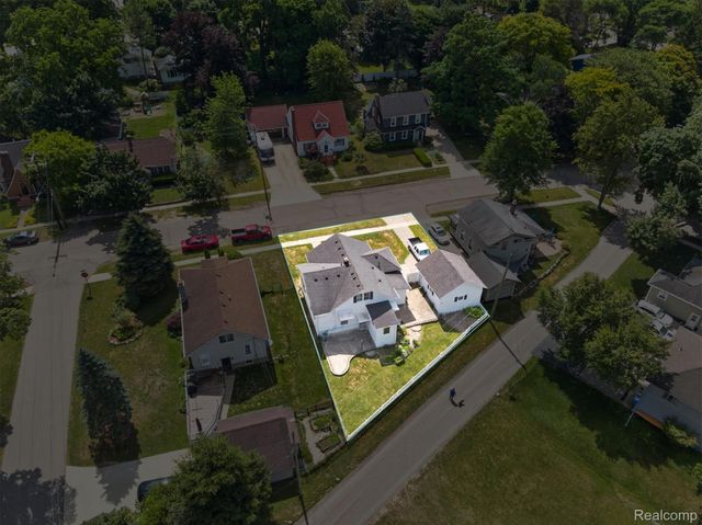 410 S Center Street, Howell, MI 48843
