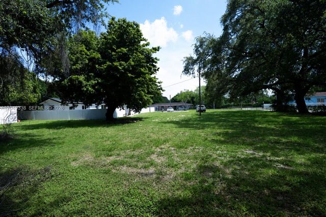 1860 NW 81st St, Miami, FL 33147