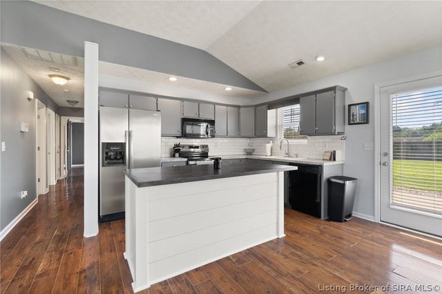 11909 Columbus Parkway, Sellersburg, IN 47172