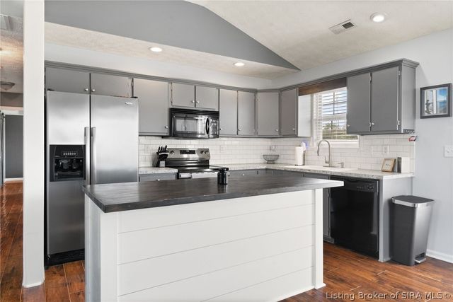 11909 Columbus Parkway, Sellersburg, IN 47172