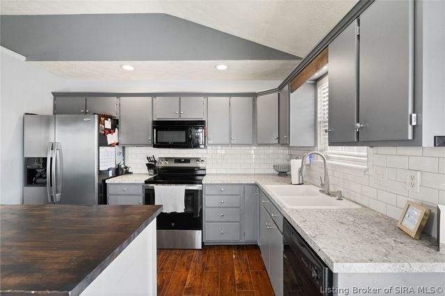 11909 Columbus Parkway, Sellersburg, IN 47172
