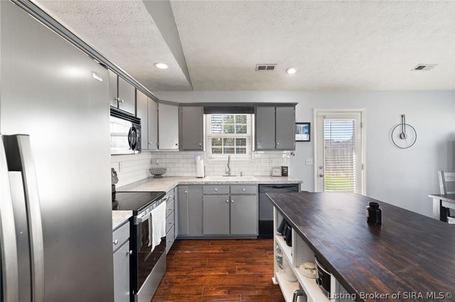 11909 Columbus Parkway, Sellersburg, IN 47172