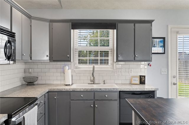11909 Columbus Parkway, Sellersburg, IN 47172
