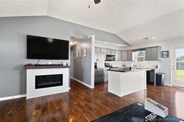 11909 Columbus Parkway, Sellersburg, IN 47172