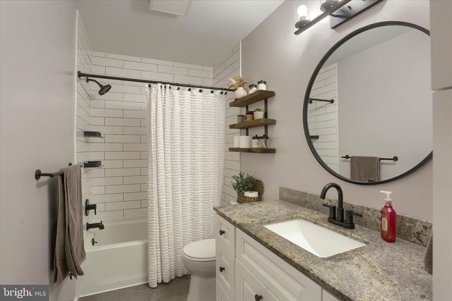 56 CARDINAL DR, Hanover, PA 17331