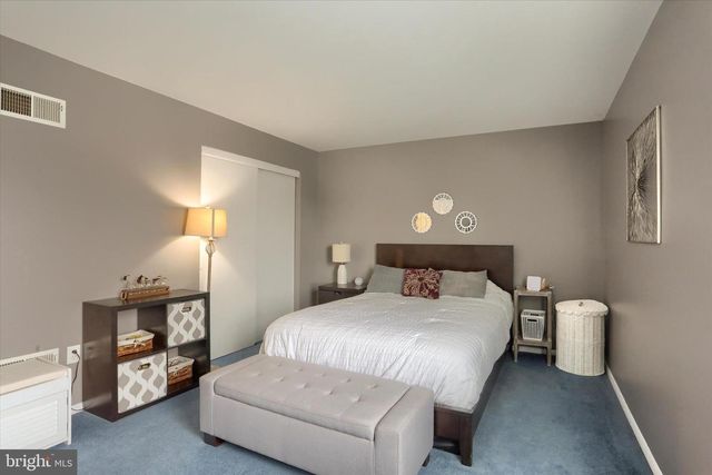 56 CARDINAL DR, Hanover, PA 17331