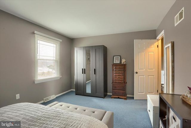 56 CARDINAL DR, Hanover, PA 17331