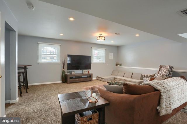 56 CARDINAL DR, Hanover, PA 17331