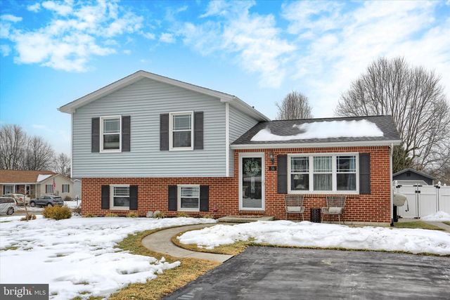 56 CARDINAL DR, Hanover, PA 17331