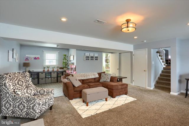 56 CARDINAL DR, Hanover, PA 17331