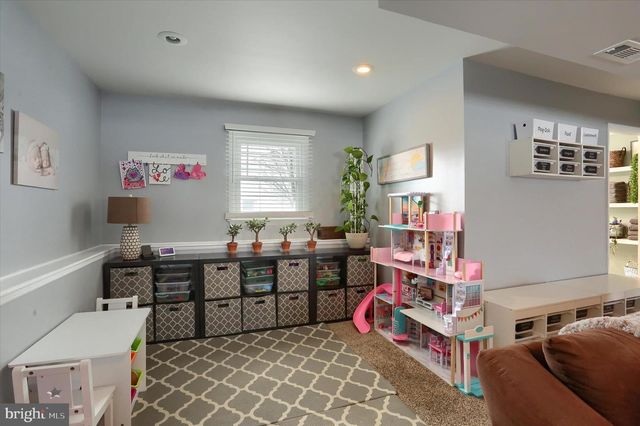 56 CARDINAL DR, Hanover, PA 17331