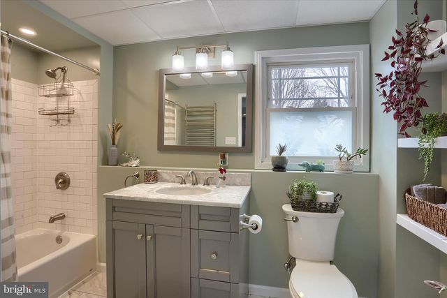 56 CARDINAL DR, Hanover, PA 17331