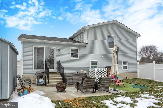 56 CARDINAL DR, Hanover, PA 17331