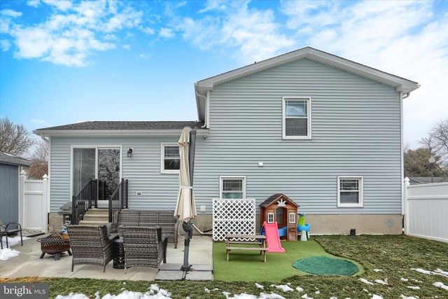 56 CARDINAL DR, Hanover, PA 17331