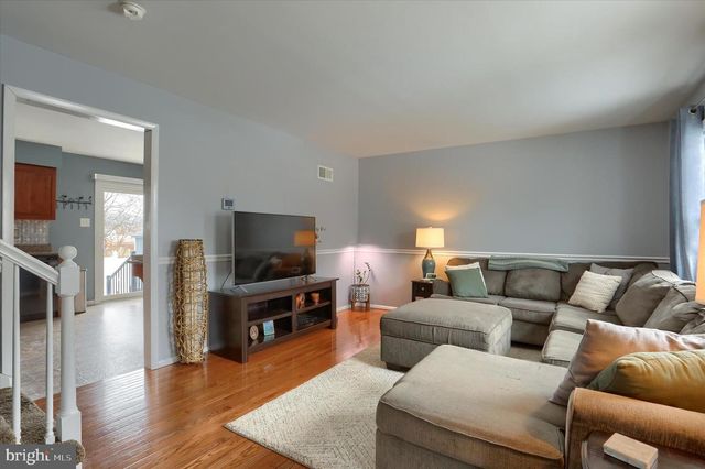 56 CARDINAL DR, Hanover, PA 17331