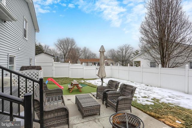 56 CARDINAL DR, Hanover, PA 17331