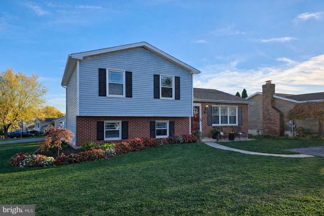 56 CARDINAL DR, Hanover, PA 17331