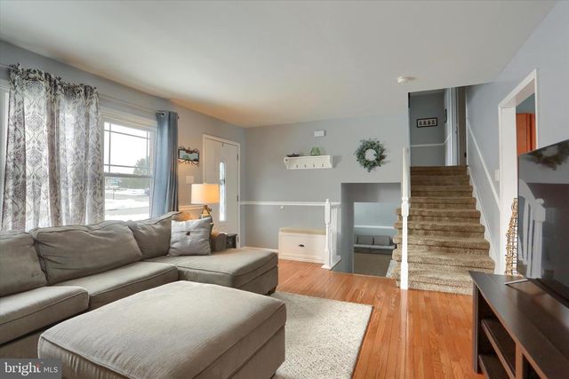 56 CARDINAL DR, Hanover, PA 17331