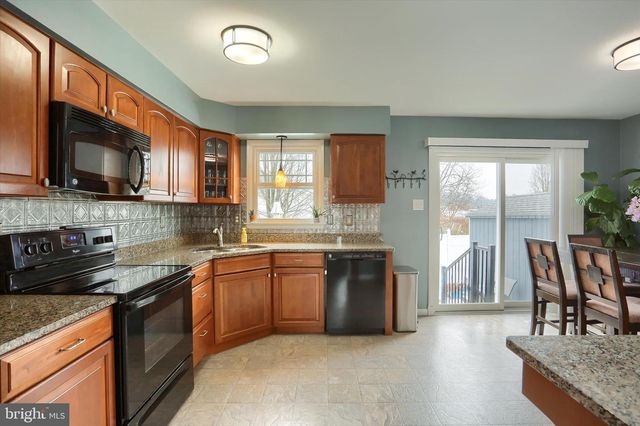 56 CARDINAL DR, Hanover, PA 17331