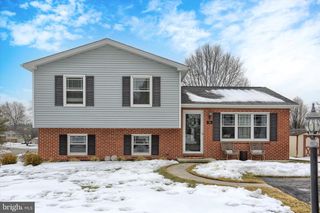 56 CARDINAL DR, Hanover, PA 17331