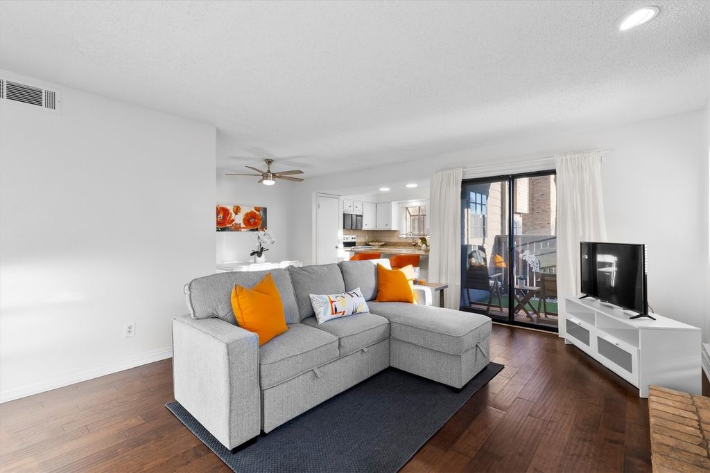 15221 Berry Trail 807, Dallas, TX 75248