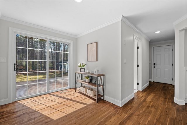 8 Virginia Ave, Sutton, MA 01590