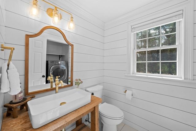 8 Virginia Ave, Sutton, MA 01590