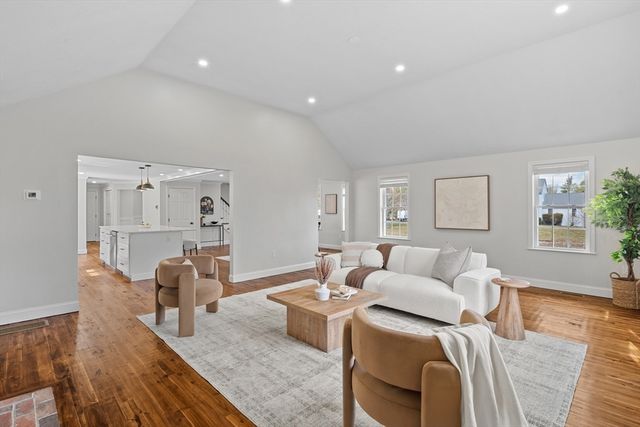 8 Virginia Ave, Sutton, MA 01590