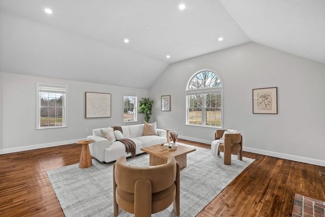 8 Virginia Ave, Sutton, MA 01590