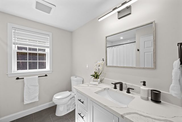 8 Virginia Ave, Sutton, MA 01590