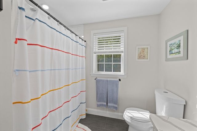 8 Virginia Ave, Sutton, MA 01590