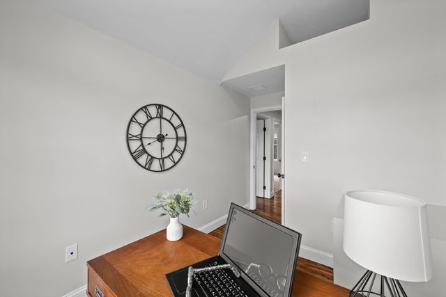 8 Virginia Ave, Sutton, MA 01590