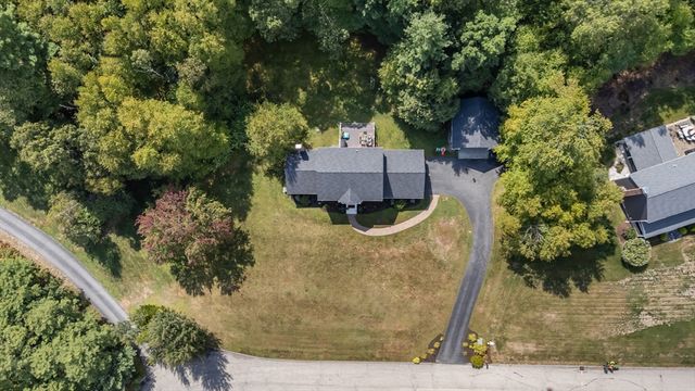 8 Virginia Ave, Sutton, MA 01590