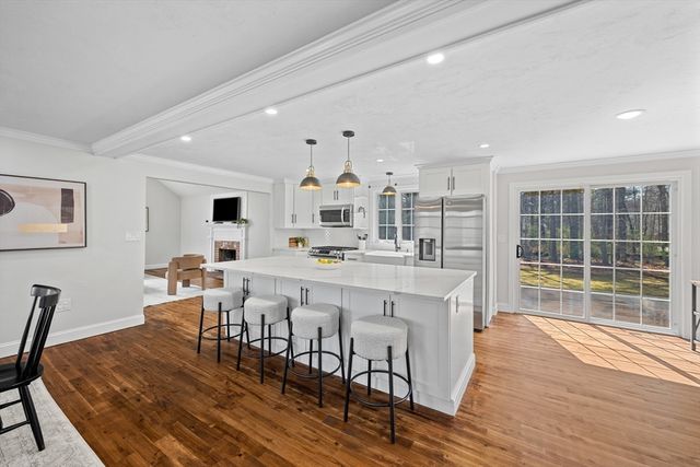 8 Virginia Ave, Sutton, MA 01590