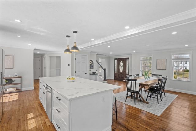 8 Virginia Ave, Sutton, MA 01590