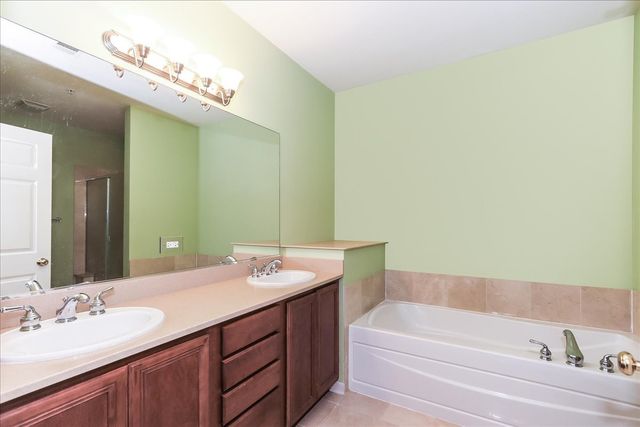 275 E Railroad Avenue 101, Bartlett, IL 60103