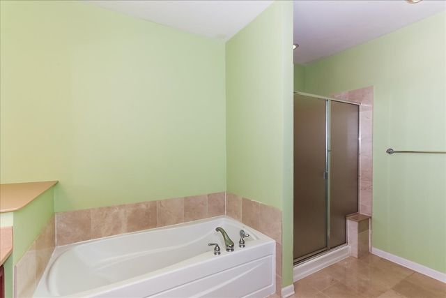 275 E Railroad Avenue 101, Bartlett, IL 60103