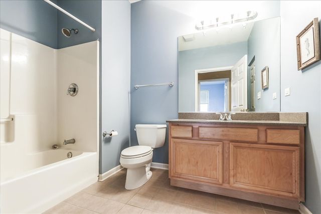 275 E Railroad Avenue 101, Bartlett, IL 60103