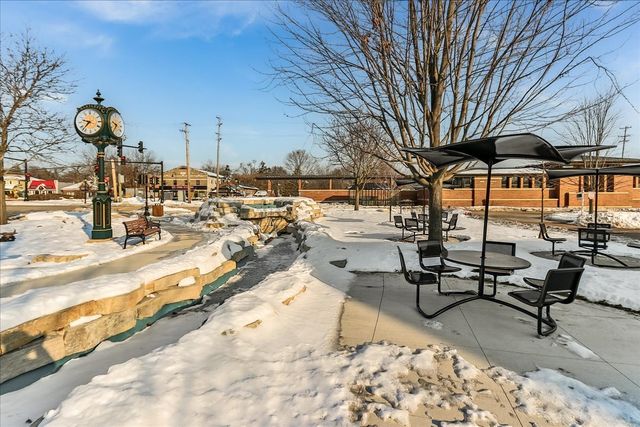 275 E Railroad Avenue 101, Bartlett, IL 60103