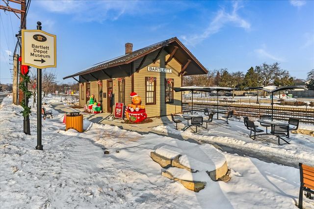 275 E Railroad Avenue 101, Bartlett, IL 60103