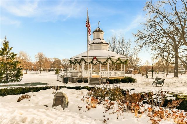 275 E Railroad Avenue 101, Bartlett, IL 60103