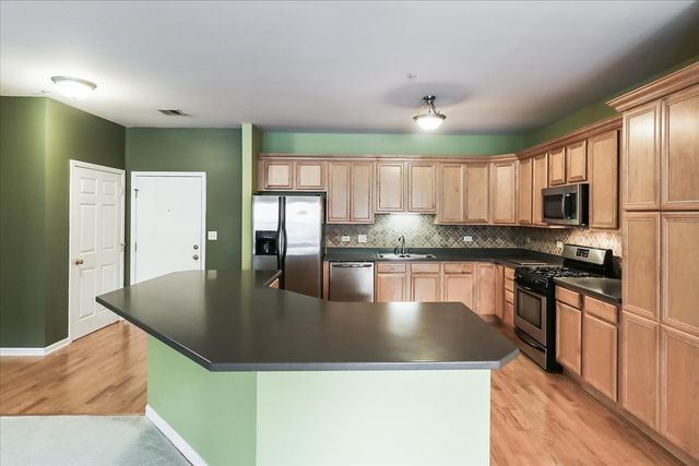 275 E Railroad Avenue 101, Bartlett, IL 60103