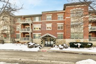 275 E Railroad Avenue 101, Bartlett, IL 60103