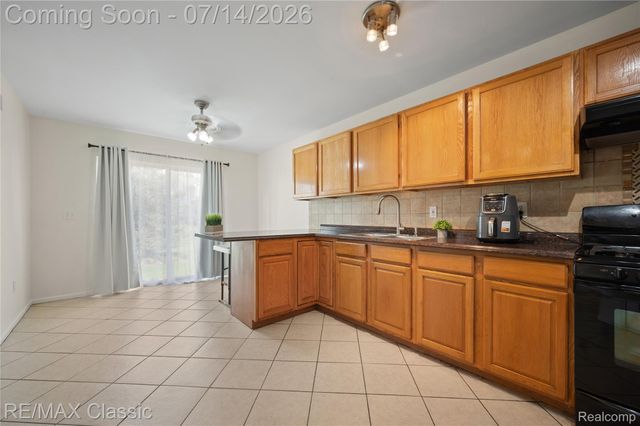 29790 Palmer Court, Farmington Hills, MI 48336