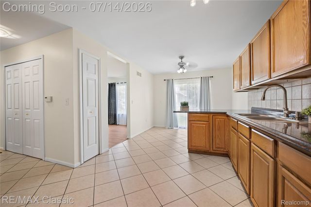 29790 Palmer Court, Farmington Hills, MI 48336